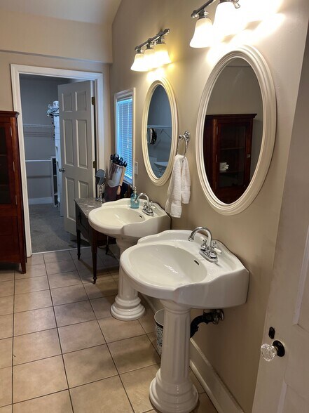 Building Photo - 2904 Annunciation St