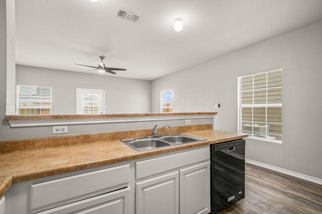 Building Photo - 7811 Kingsbury Wood