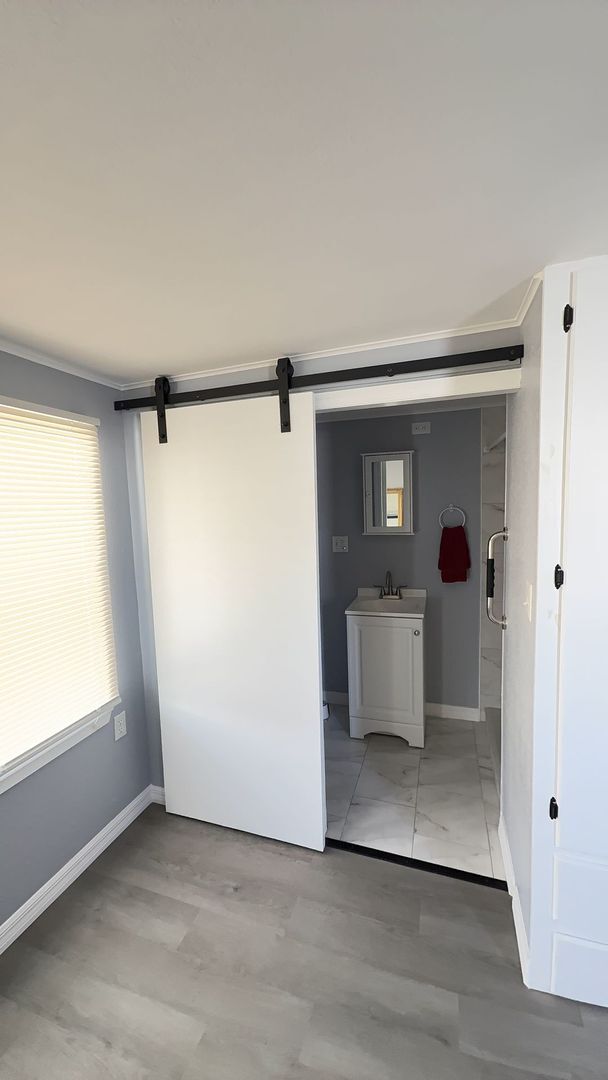 Building Photo - 2 bedroom 2 bath fully remodeled mobile home for rent in 55+ community in south Tampa