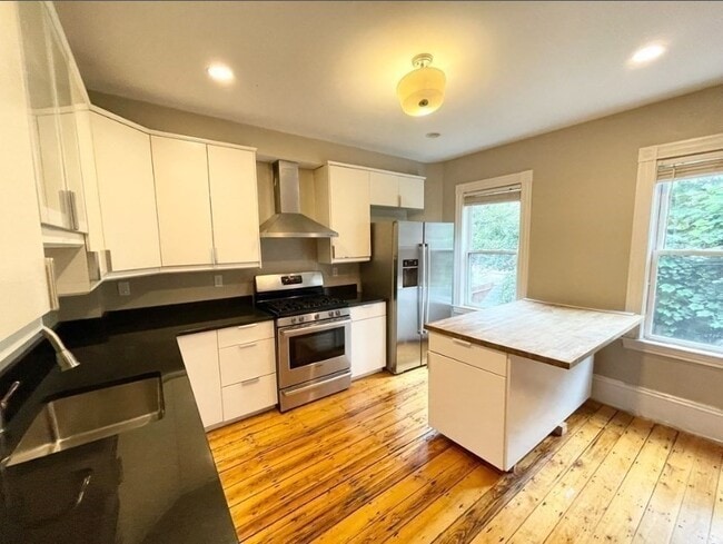 Building Photo - 51 Greenwich St