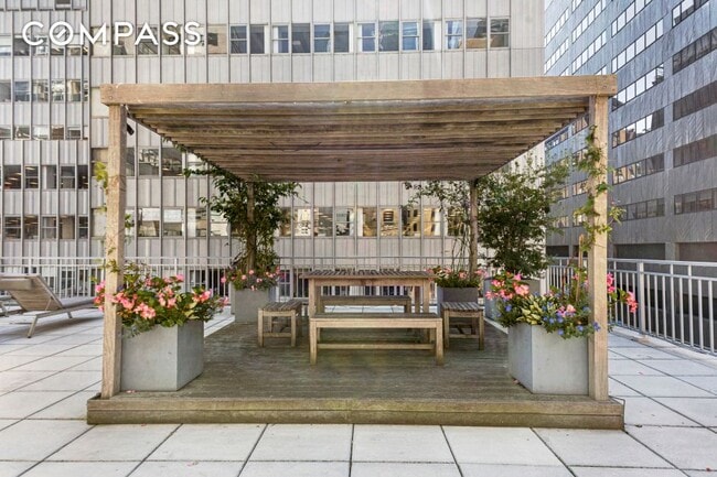 Building Photo - 59 John St