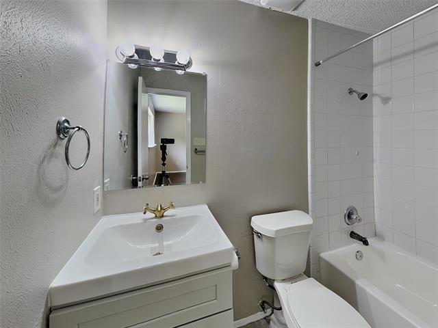 Building Photo - 701 Admiralty Way