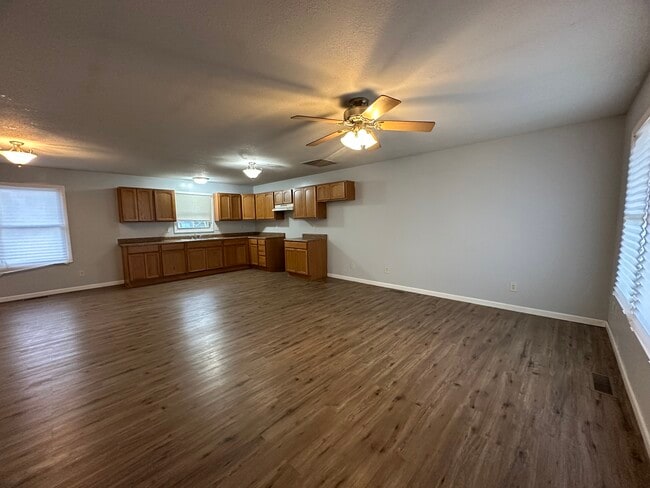 Building Photo - 104 W Davis St