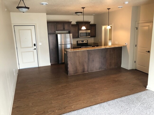 Building Photo - 2715 Bobcat Dr