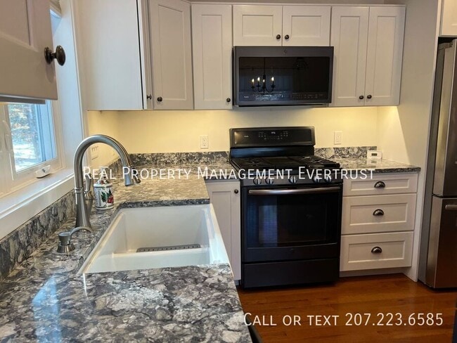 Building Photo - 65 Shore Rd