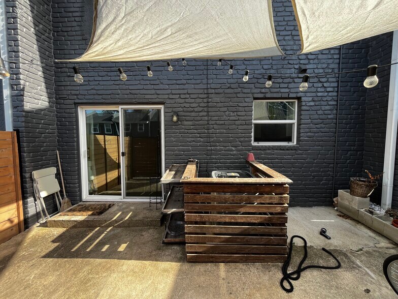 Building Photo - 6211 Manor Rd