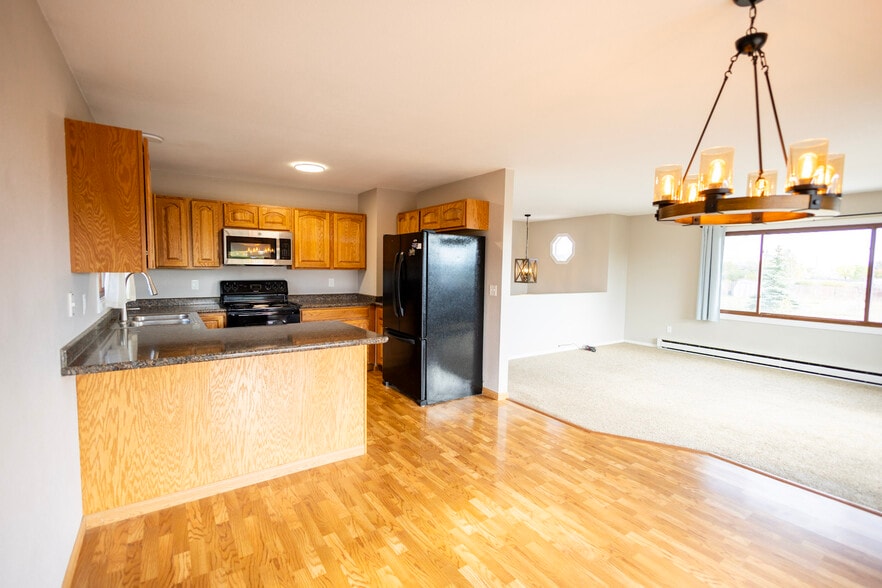 Building Photo - 845 Terrence Rd