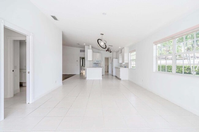 Building Photo - 8270 Eleuthera Ln