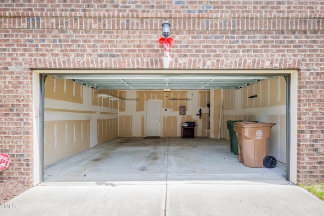 Building Photo - 533 Fumagalli Dr