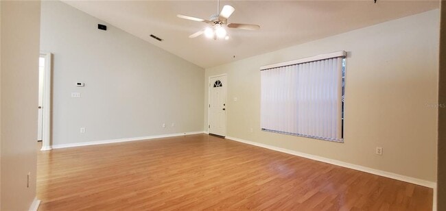 Building Photo - 913 Palm Forest Ln