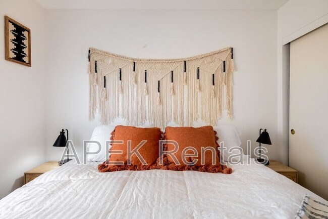 Building Photo - 61493 Desert Air Rd