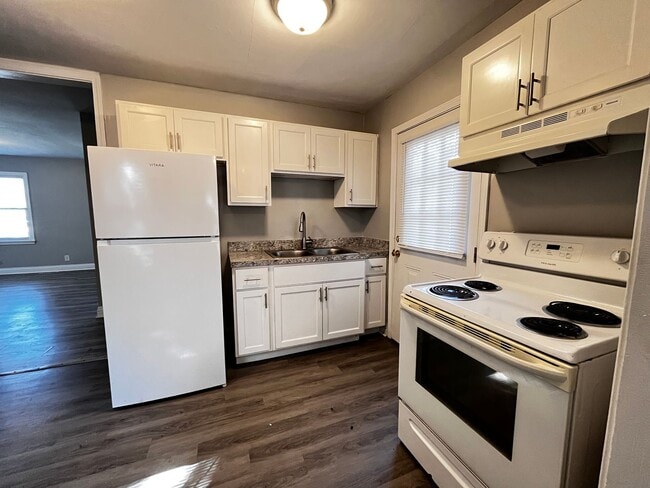 Building Photo - Recently Renovated 3-Bedroom Home