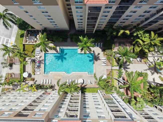 Building Photo - 1801 N Flagler Dr