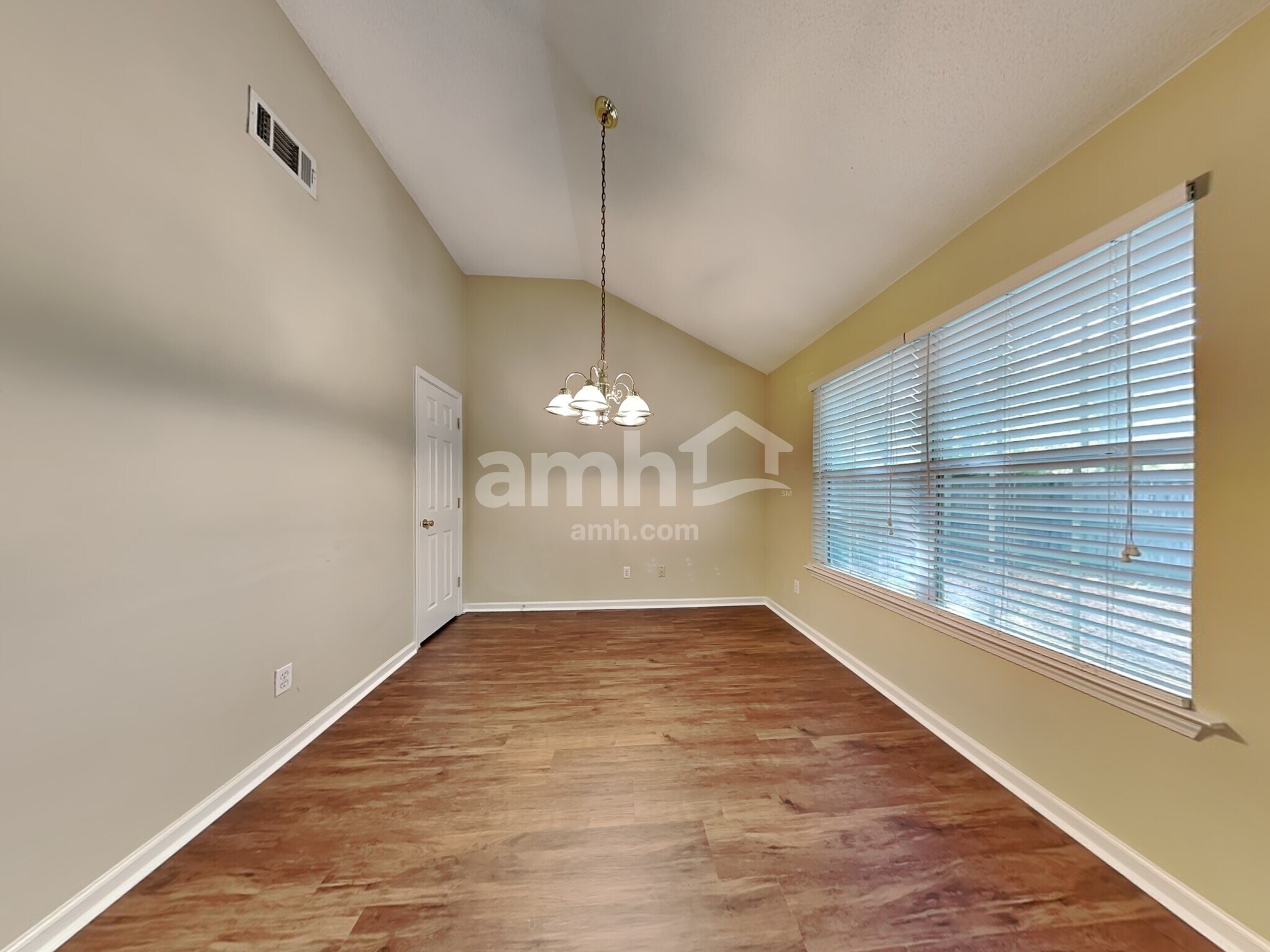 Building Photo - 117 W Tisbury Ln