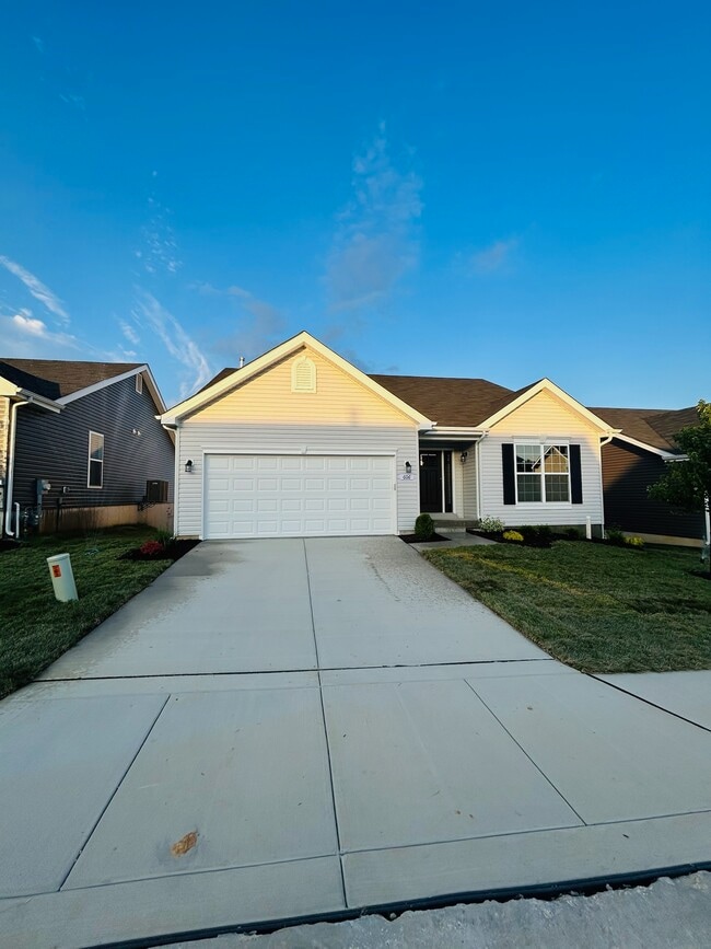 Building Photo - 606 Allegiance Dr