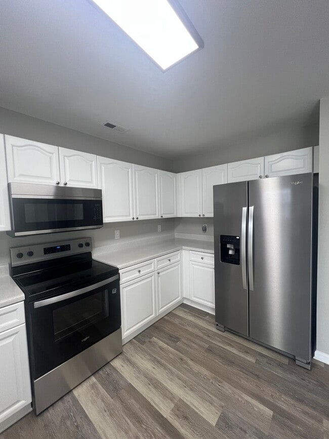 Building Photo - Charlotte Home for Rent (4 beds, 2.5 Baths)