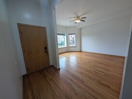 Building Photo - 3212 W Warren Blvd
