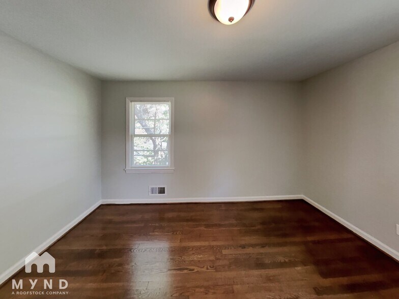 Building Photo - 304 Ridgewood Ave