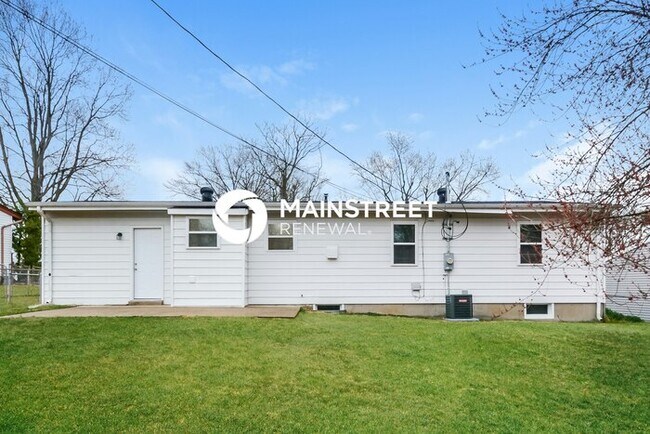 Building Photo - 3 Bedroom Pet-Friendly Home in ST CHARLES,...