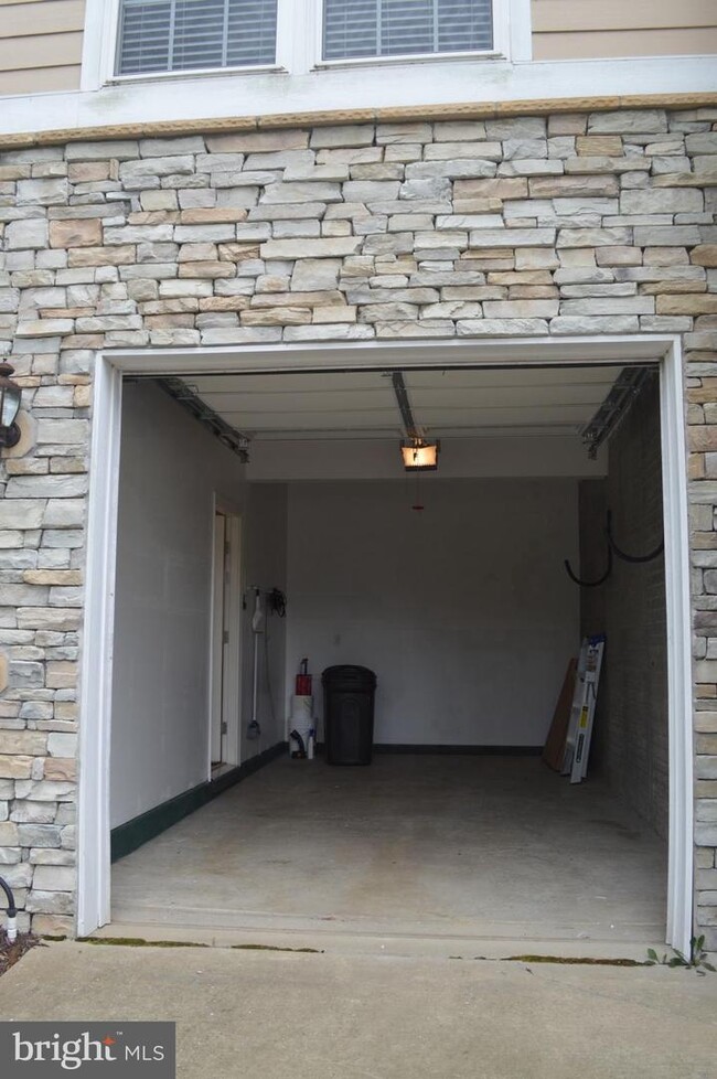 Building Photo - 200 Monroe Point Dr