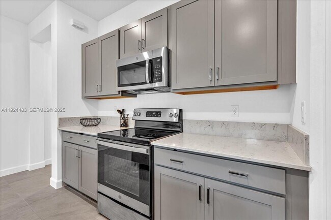 Building Photo - 1004 Willow Pl