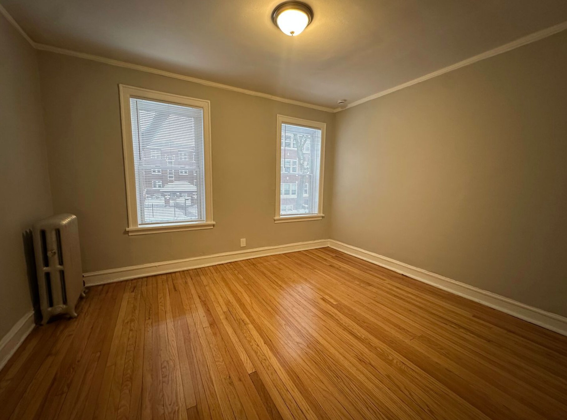 Building Photo - 6422 N Greenview Ave