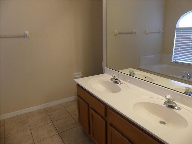 Building Photo - 5539 San Gabriel Way