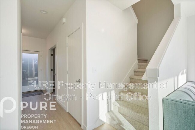 Building Photo - 3736 NE Liberty Terrance