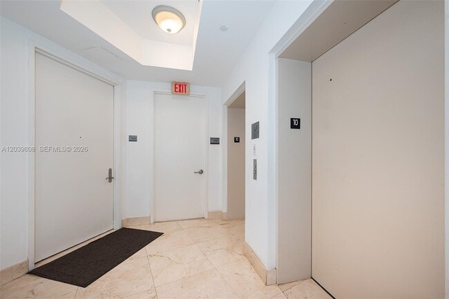 Building Photo - 16001 Collins Ave