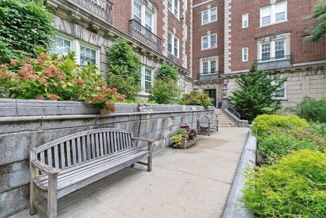 Building Photo - 3 Arlington St