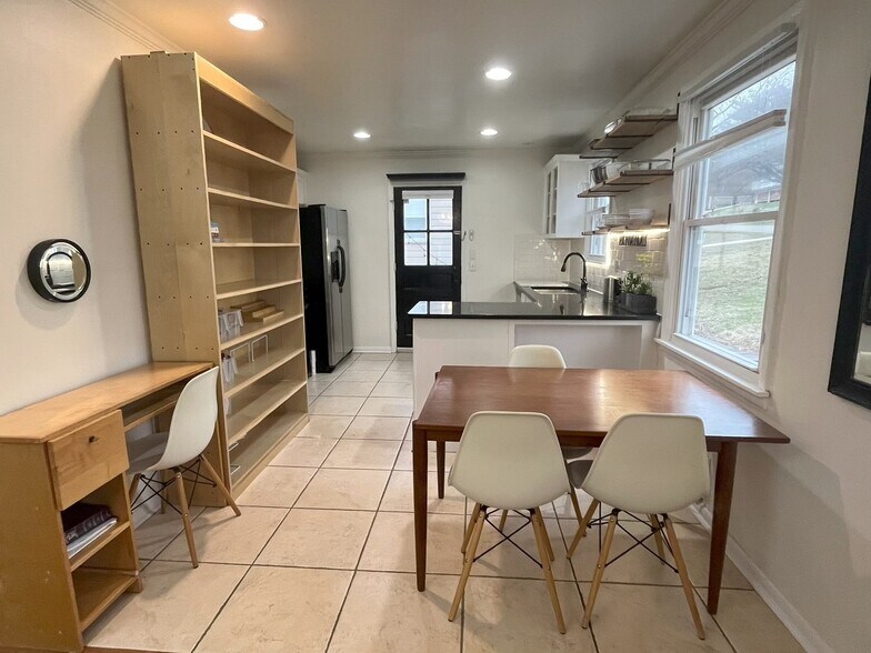 Building Photo - 3803 Lookout Dr