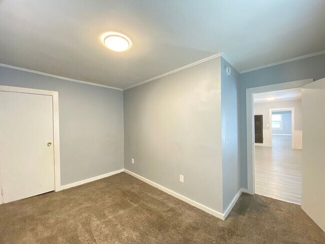 Building Photo - 9 Patten Ct