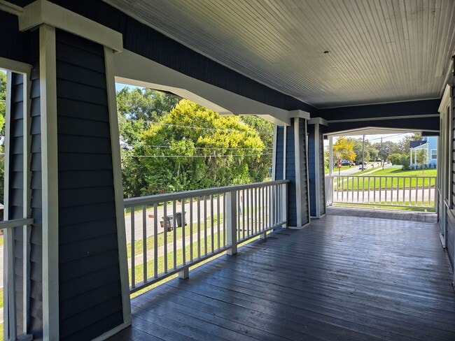 Building Photo - Move in Ready Historic Home in Downtown Cl...