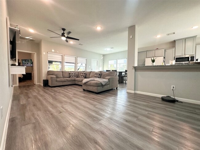 Building Photo - 844 Rd 5109