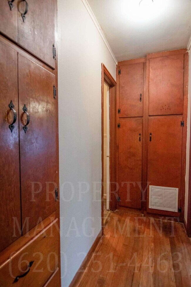 Building Photo - 2 Bedroom 1 Bath