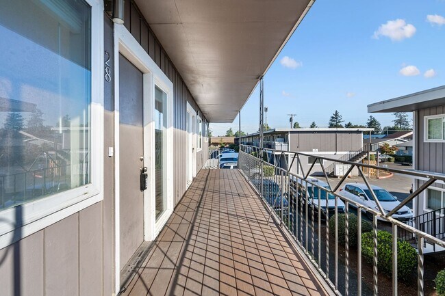 Building Photo - Beautifully remodeled 3BR in Gresham. 1/2 off first months rent!