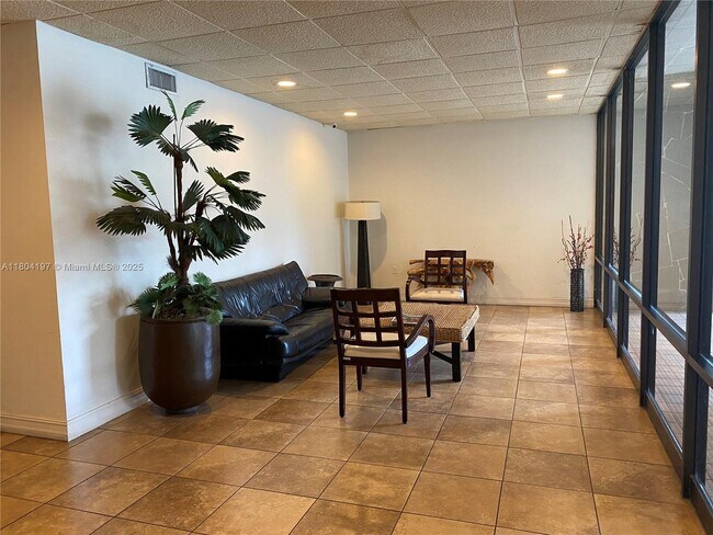 Building Photo - 6900 Bay Dr