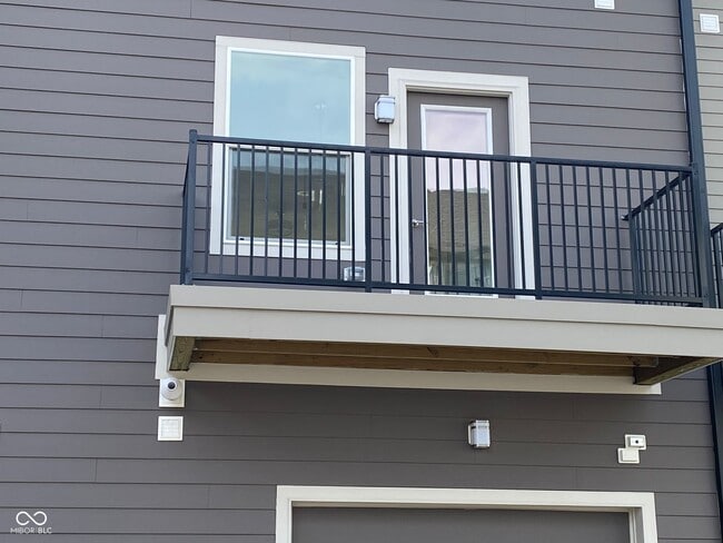 Building Photo - 2129 N College Ave