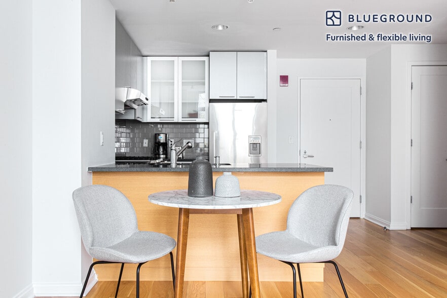 Building Photo - 303 Third Street-SI FL1-ID387