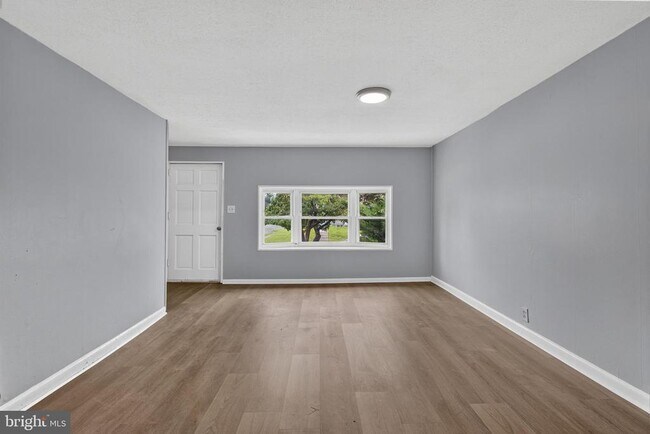 Building Photo - 153 W 21st St