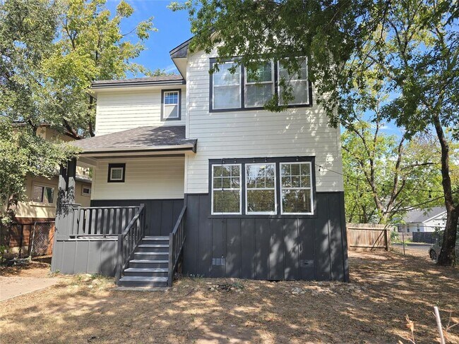 Primary Photo - 2108 E 14th St