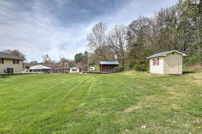 Building Photo - 307 Cypress St