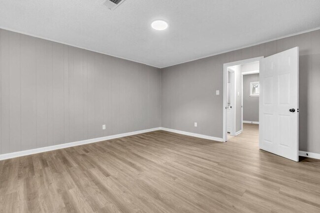 Building Photo - 1880 Glory Cir