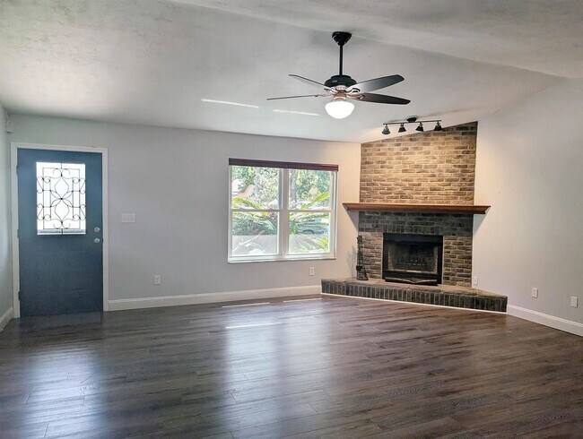 Building Photo - 3/2 Home in Mile Run