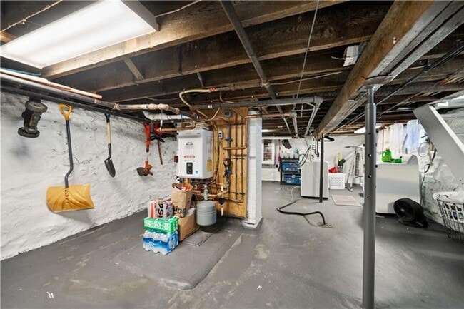 Building Photo - Breathtaking City Views – 3 Bedroom Home Minutes from Downtown!