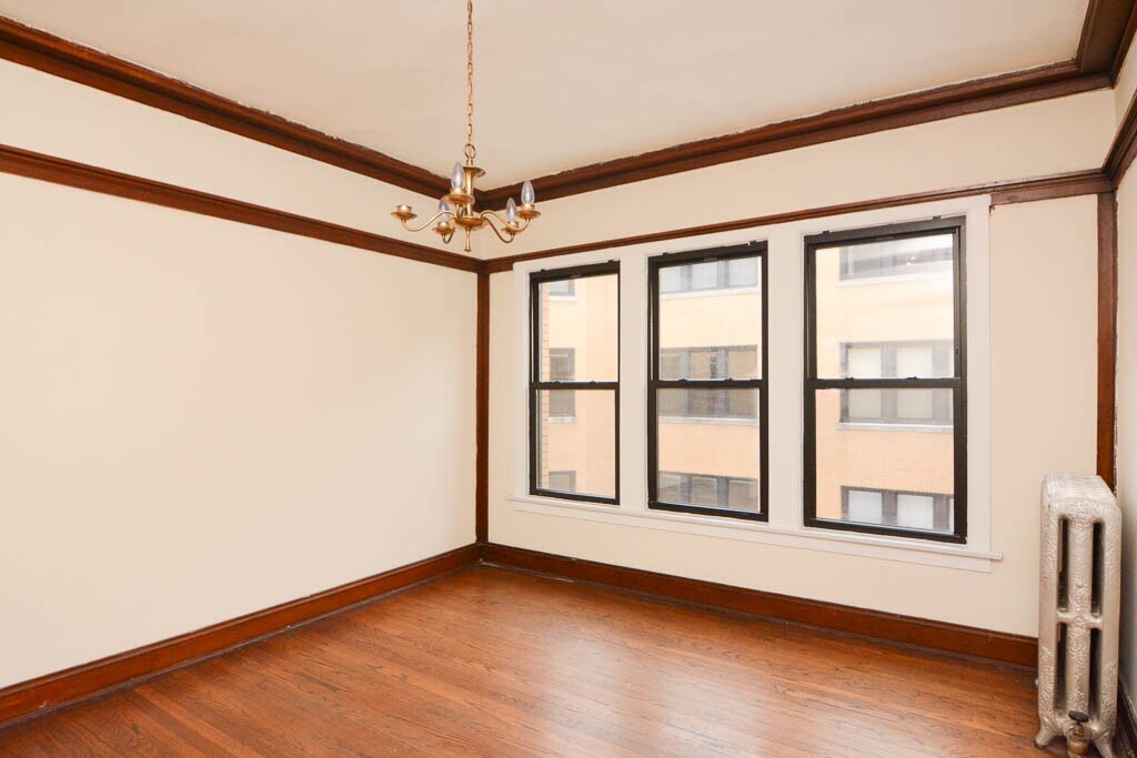 Building Photo - 2426 N Sawyer Ave