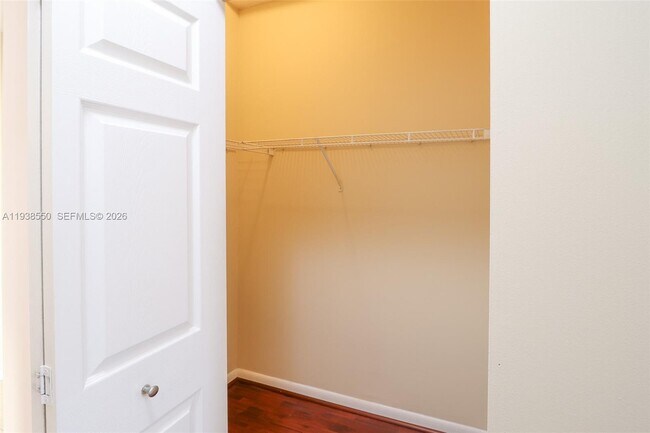 Building Photo - 520 SE 5 Ave