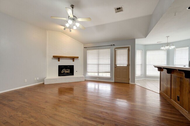 Building Photo - Gorgeous 3 bedroom 2 Bath Home in the Heart of Edmond