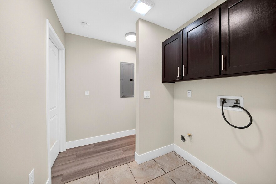 Building Photo - 8711 McKinley Pl