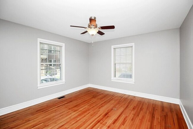 Building Photo - Charming 3BD/2BA Duplex in Dilworth!